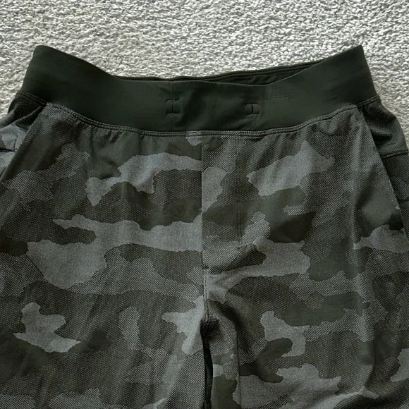 Men's Lululemon Camouflage Shorts - Picture 2 of 7